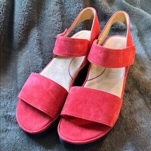 L’Amour Des Pieds Red Platform Sandals